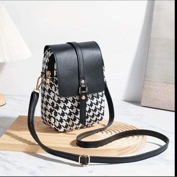 Handbags - Bag, Stylish Black and White Crossbody
